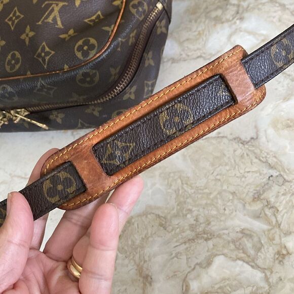 Authentic Louis Vuitton Monogram Danube GM Unisex Shoulder Crossbody Bag - Picture 9 of 15